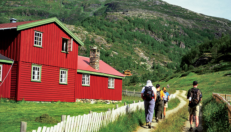 Wnwq-norway-walking-10
